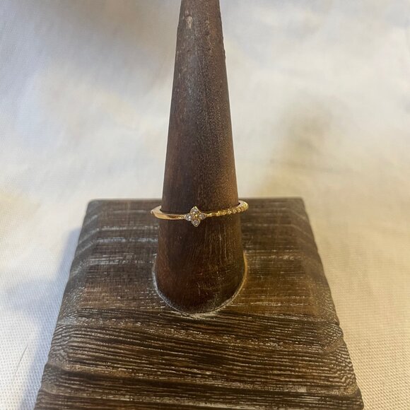 Dainty Gold Sparkle Ring Size 7.5 - Picture 2 of 2